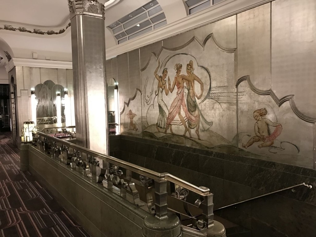 sheraton-grand-park-lane-review staircase-painting